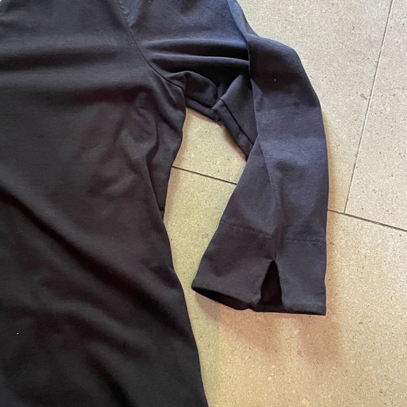 Gerry Weber Woman's Vneck jersey top with metal detail - Size 8 - Picture 5 of 13